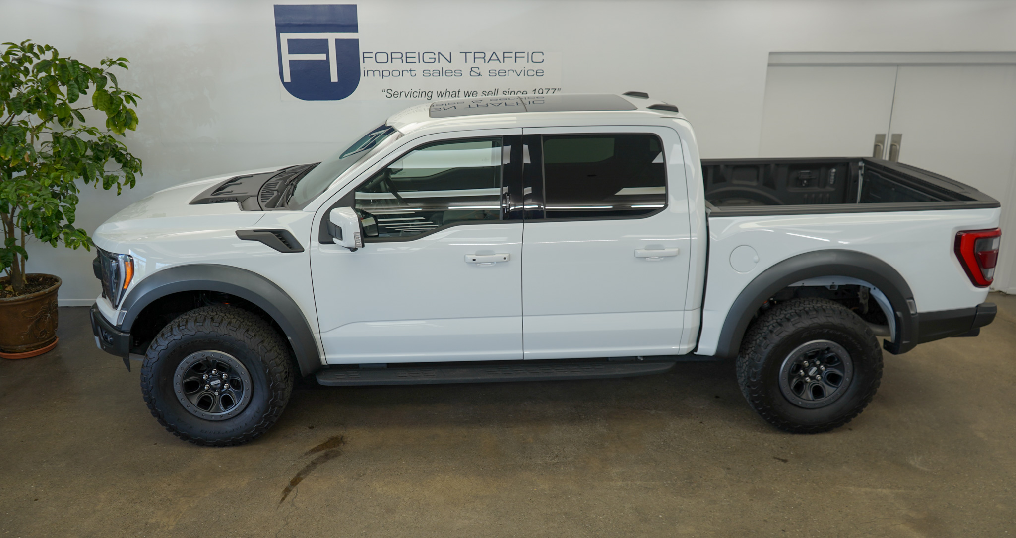 2023 Ford F-150 Raptor photo 28