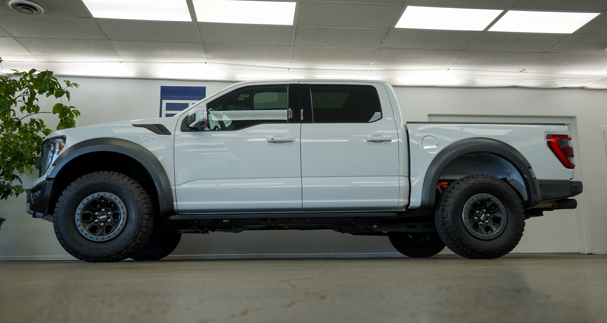 2023 Ford F-150 Raptor photo 23