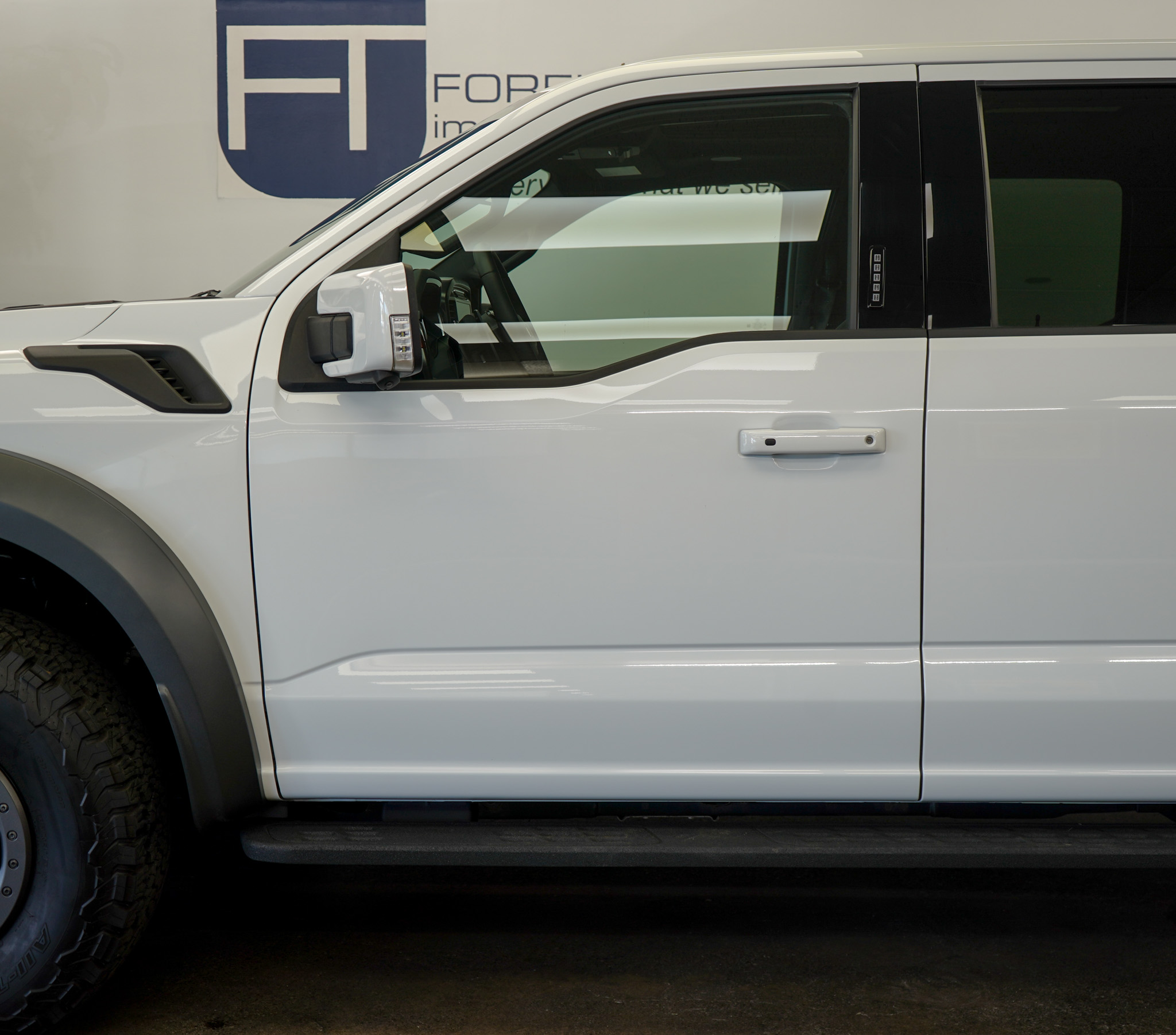 2023 Ford F-150 Raptor photo 8