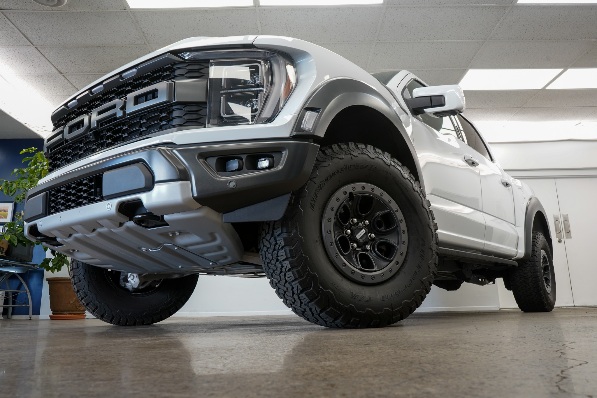 2023 Ford F-150 Raptor photo 18