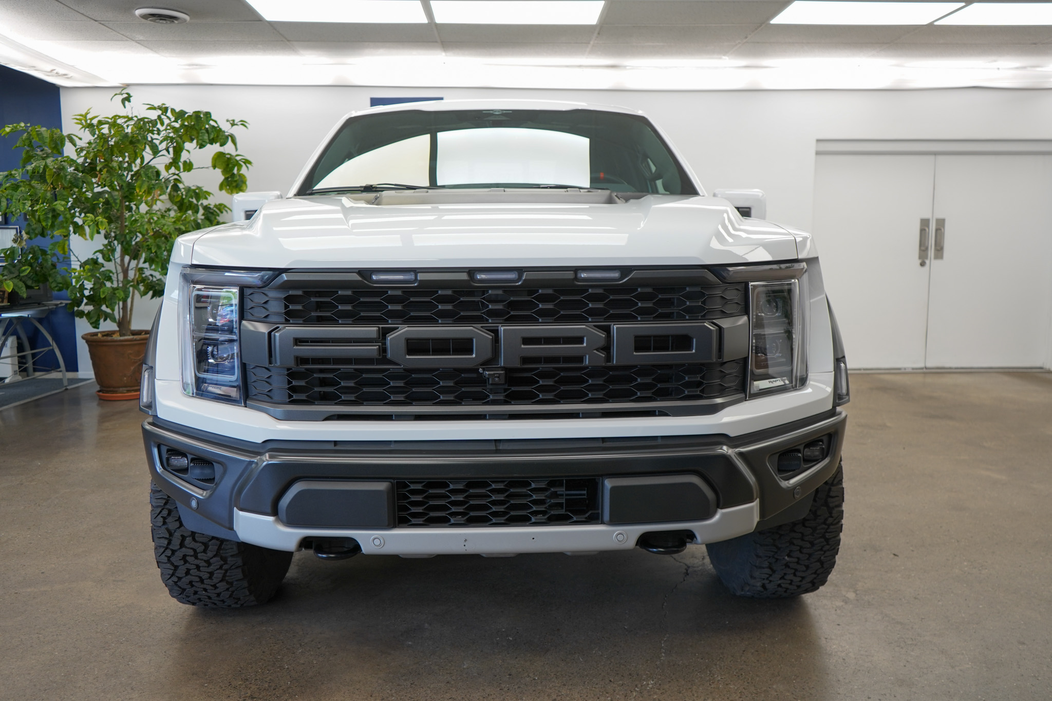 2023 Ford F-150 Raptor photo 2