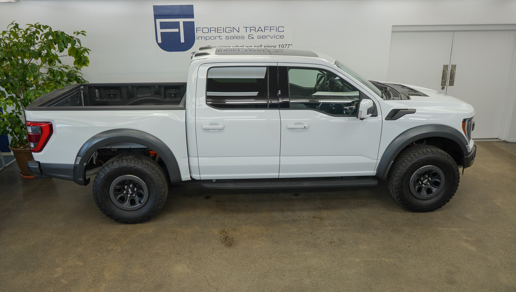 2023 Ford F-150 Raptor photo 19