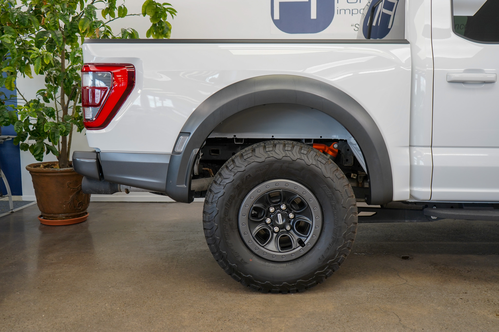 2023 Ford F-150 Raptor photo 12