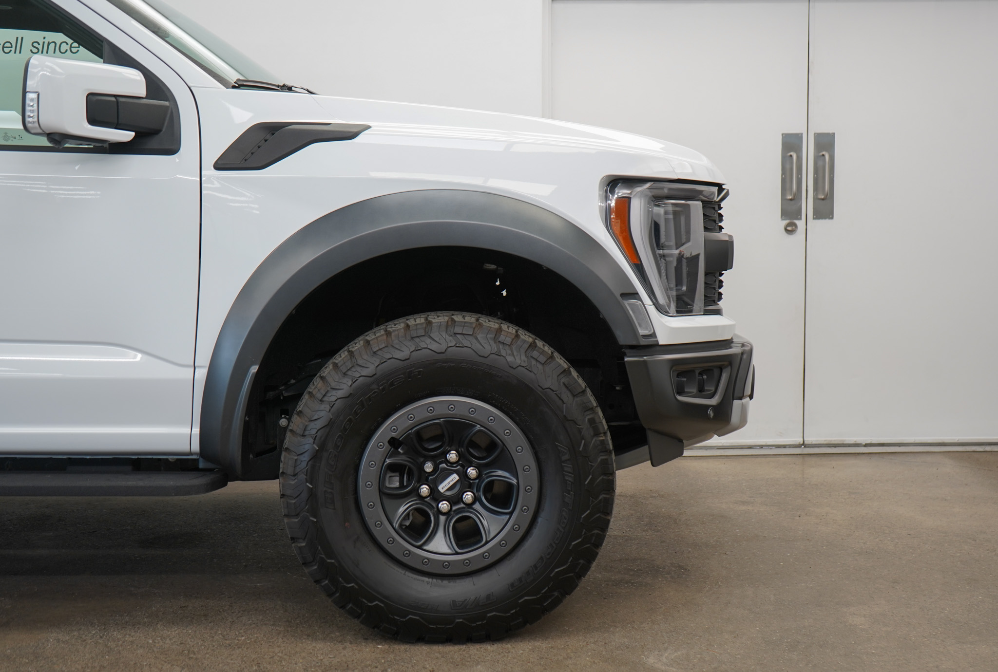2023 Ford F-150 Raptor photo 16