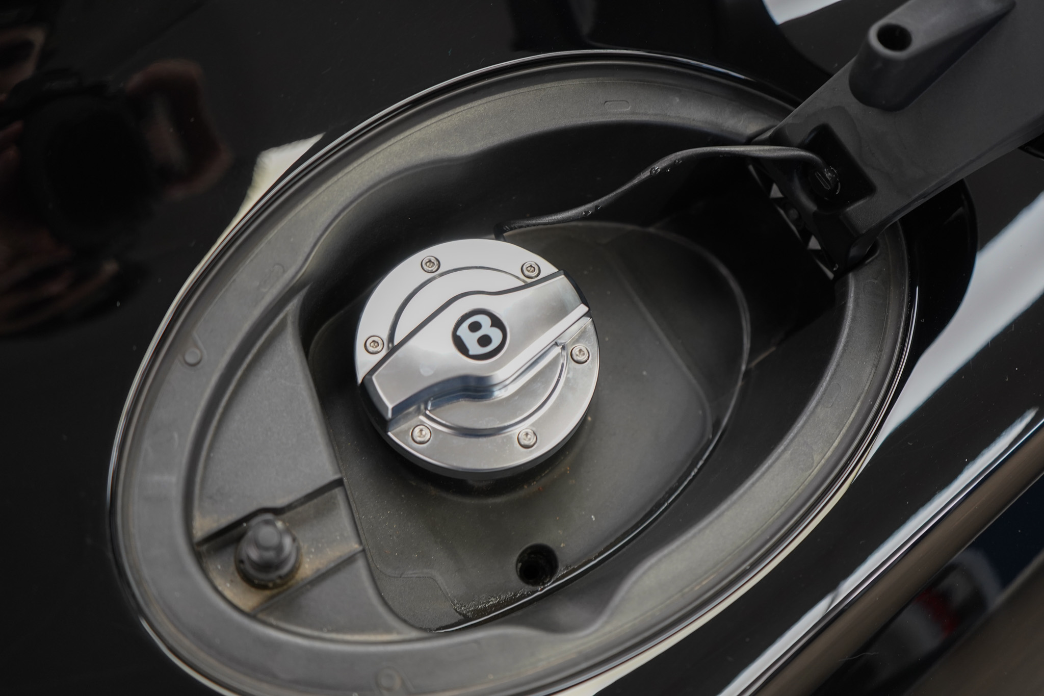 2023 Bentley Continental GT Azure V8 photo 14