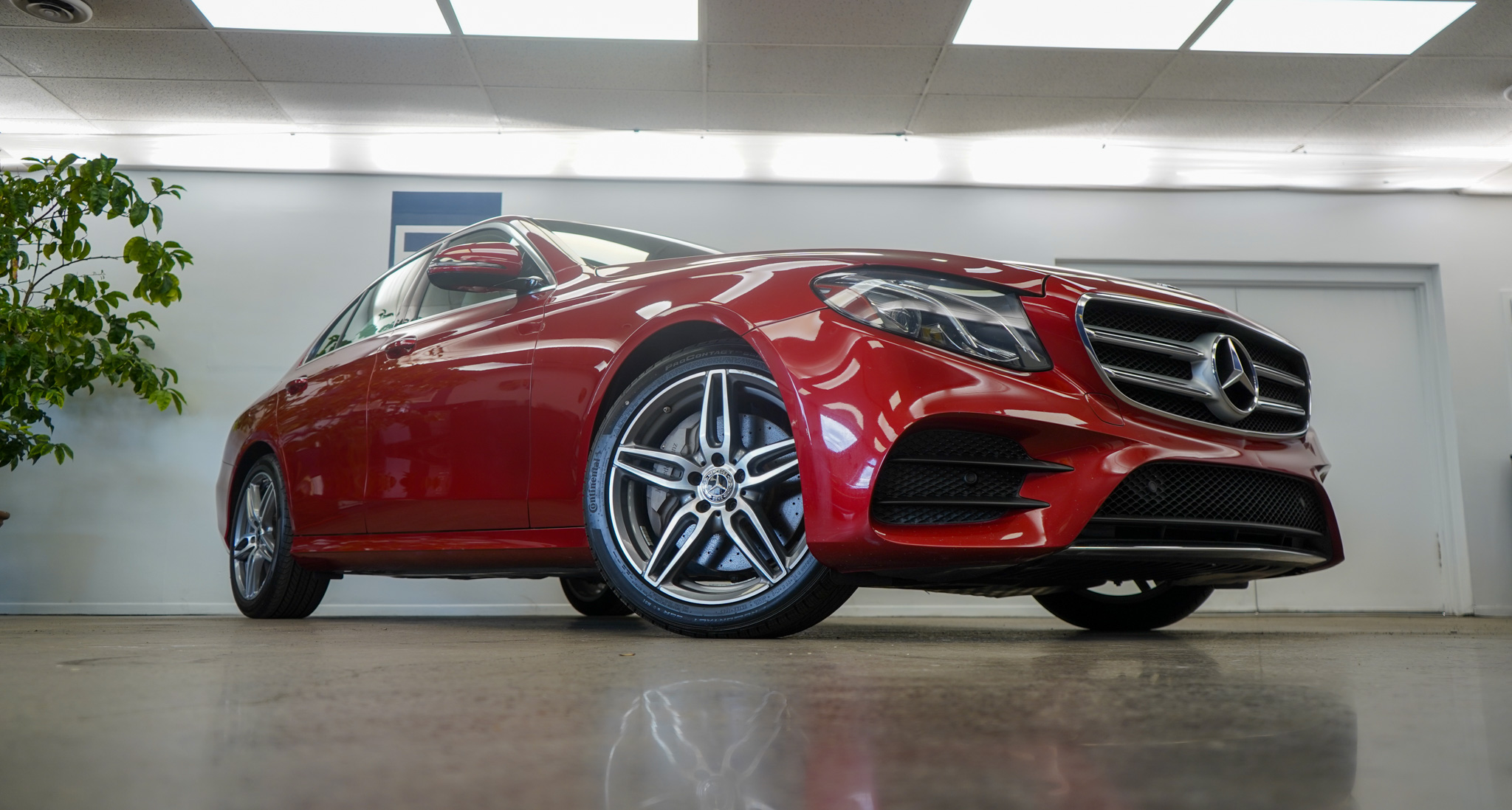 2019 Mercedes Benz E 4MATIC photo 3