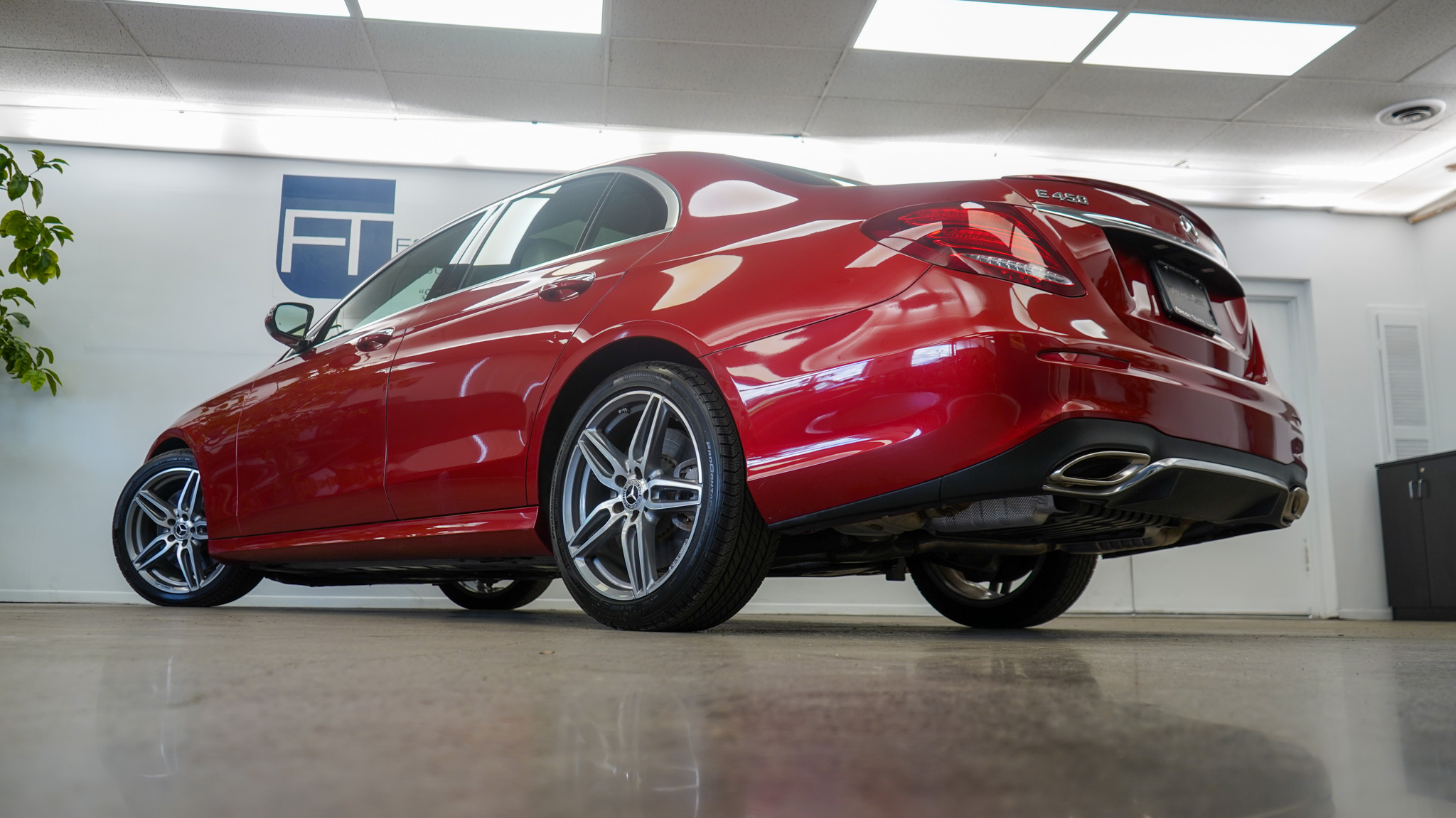2019 Mercedes Benz E 4MATIC photo 5