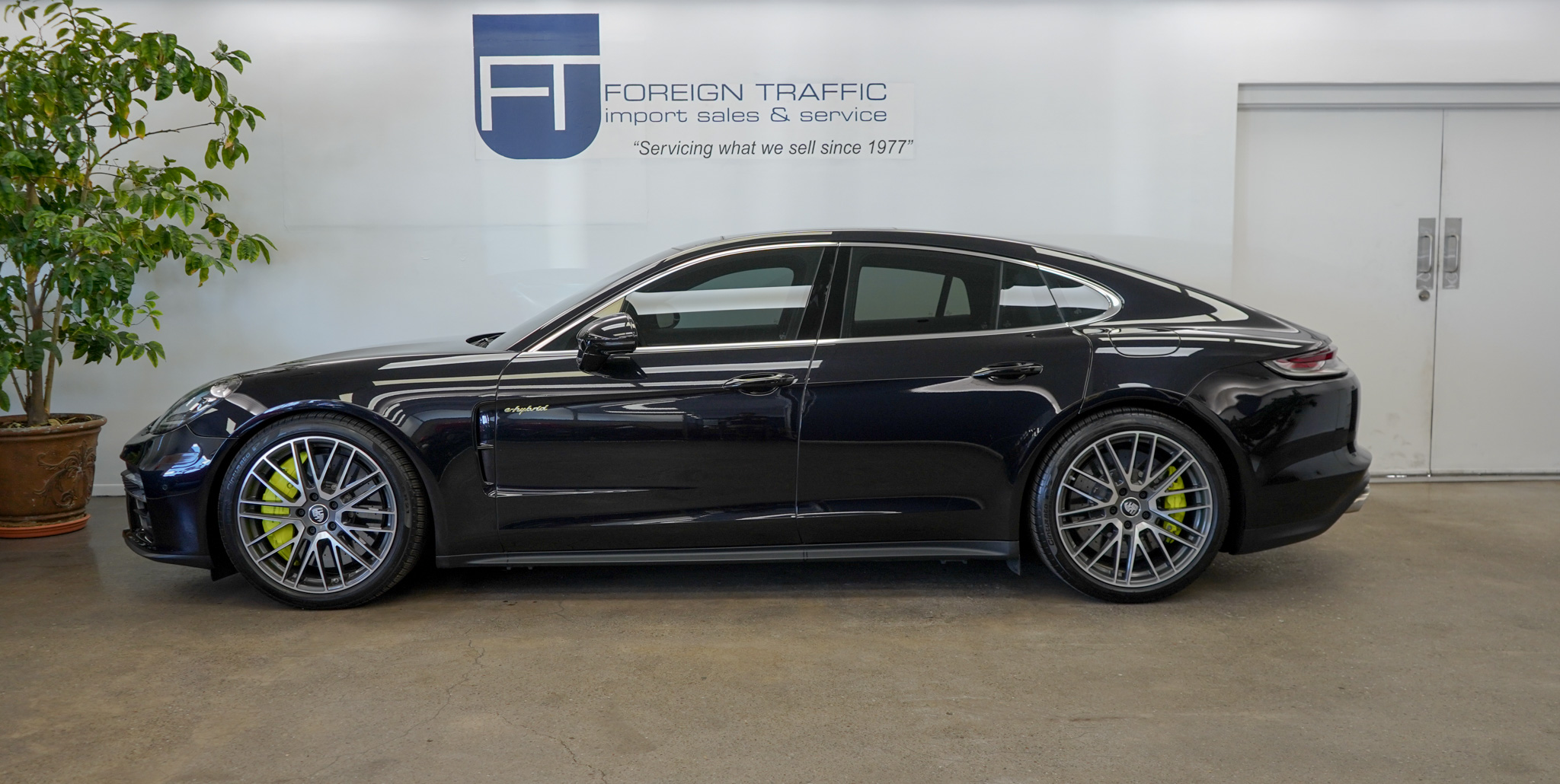 2023 Porsche Panamera Turbo S E-Hybrid photo 6