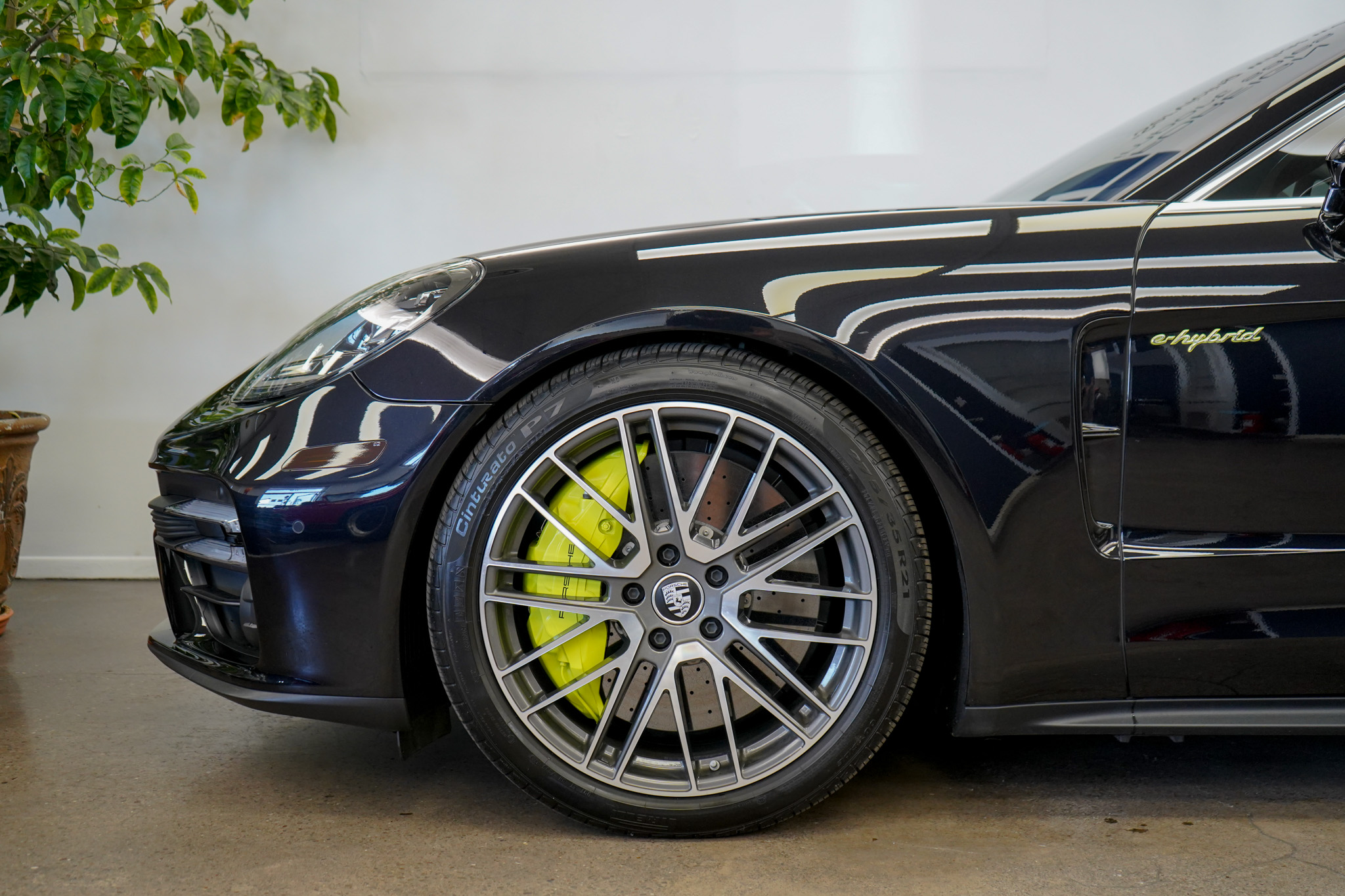 2023 Porsche Panamera Turbo S E-Hybrid photo 7