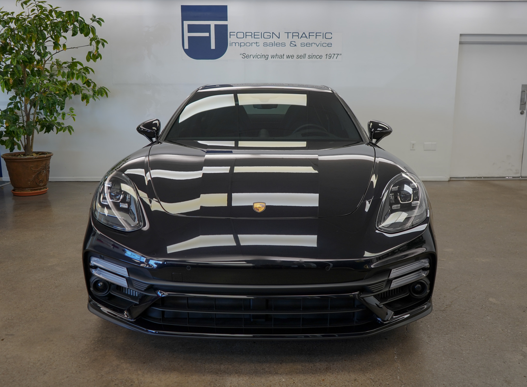 2023 Porsche Panamera Turbo S E-Hybrid photo 2