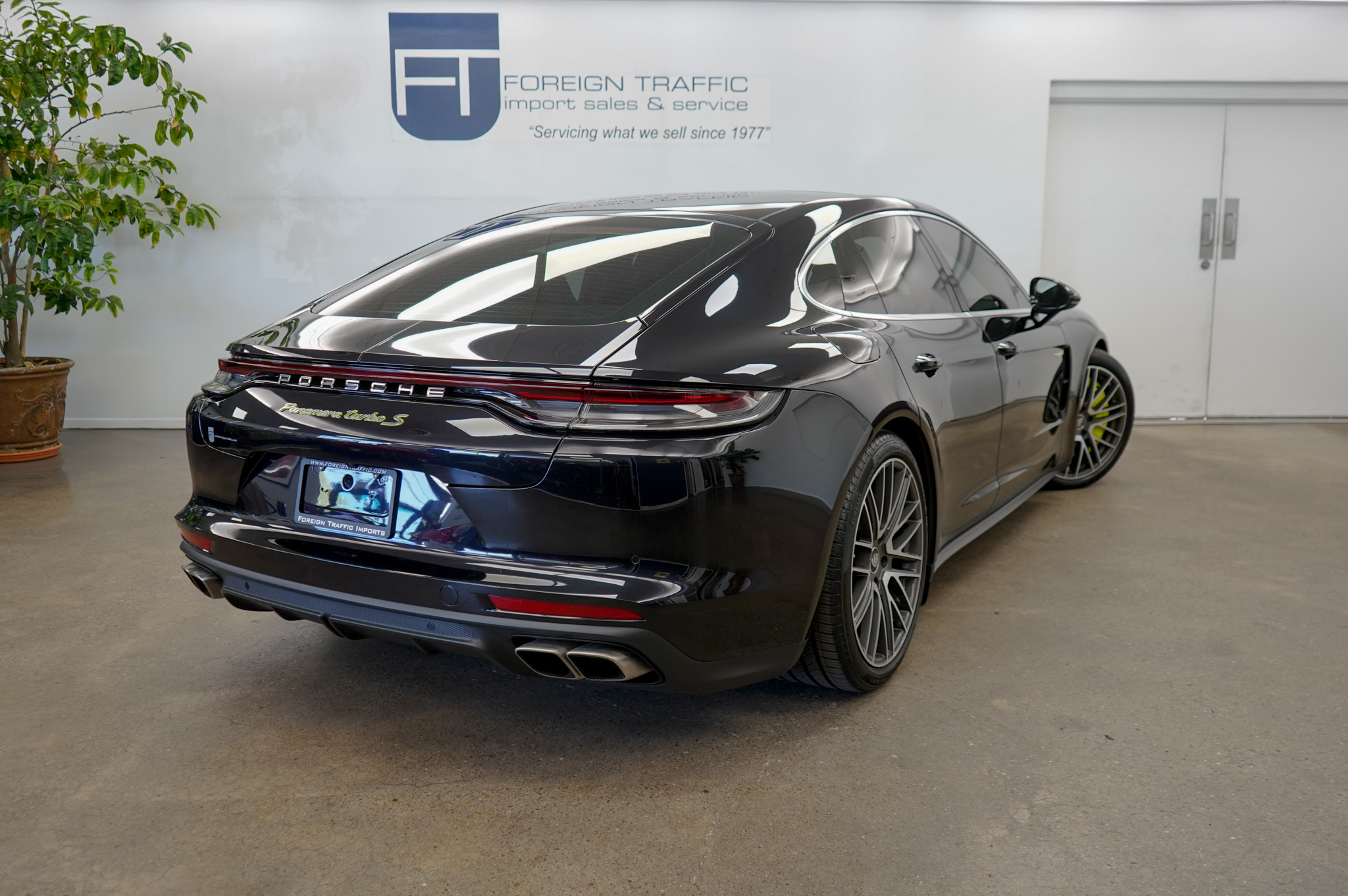 2023 Porsche Panamera Turbo S E-Hybrid photo 34