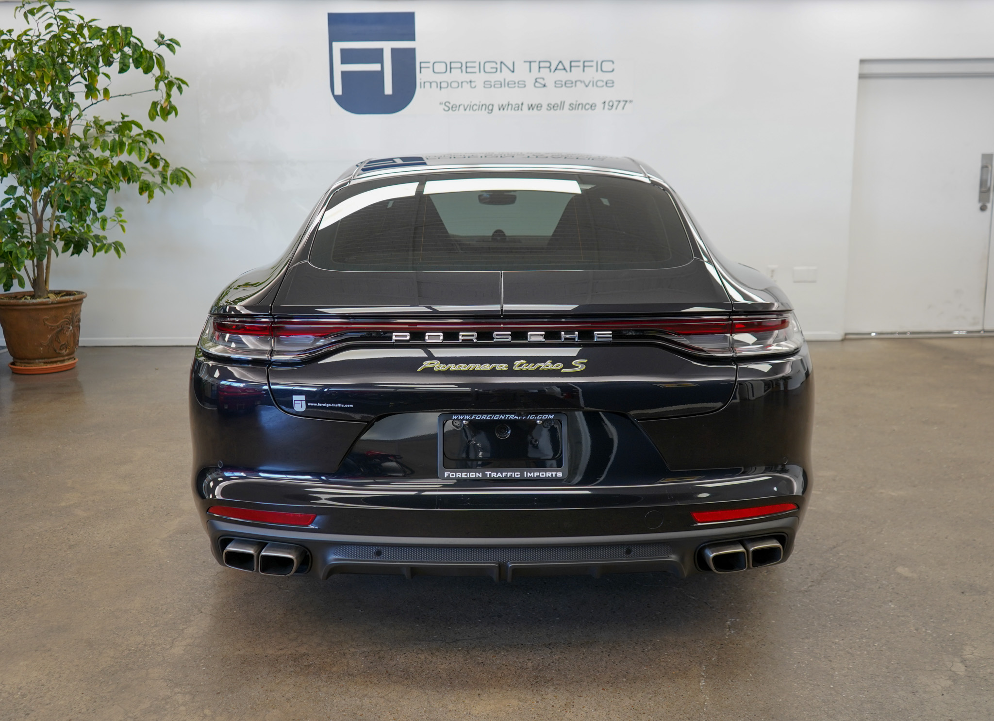 2023 Porsche Panamera Turbo S E-Hybrid photo 4