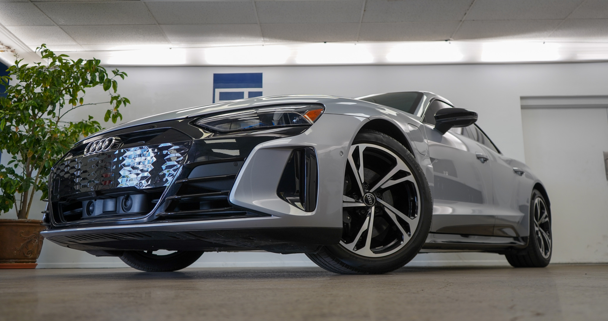 2022 Audi e-tron GT Prestige photo 3