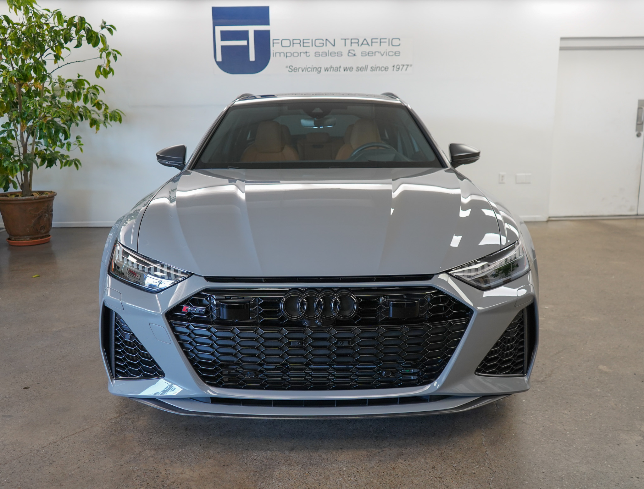 2024 Audi RS 6 Base Avant Performance photo 2