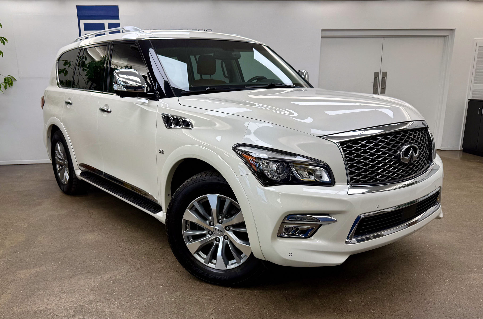 2016 INFINITI QX80 Base's photo